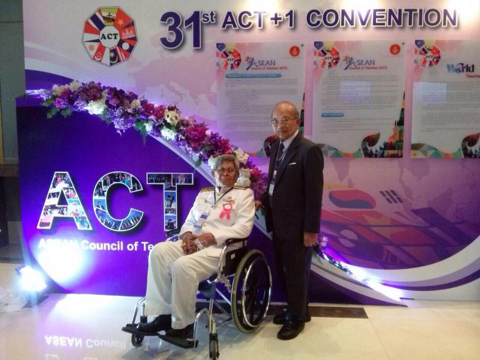 นายดวล ดำดี ครูผู้ได้รับรางวัลพระราชทานรางวัลสมเด็จเจ้าฟ้ามหาจักรี ครั้งที่ 1 ปี 2558 รางวัล “ครูขวัญศิษย์”
