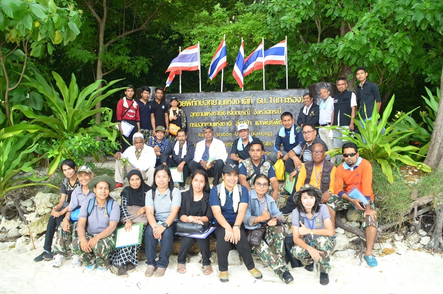 การประชุมคณะกรรมการที่ปรึกษาอุทยานแห่งชาติธารโบกขรณี วันจันทร์ที่ 31 กรกฎาคม 2560 ณ ที่ทำการหน่วยพิทักษ์อุทยานแห่งชาติ ที่ ธบ.๑ ( เกาะห้อง )